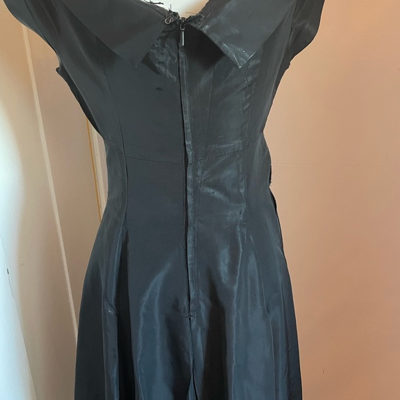 True 1950’s Vintage Jean Allen London dress, full circle skirt with pleats! - Picture 6 of 12